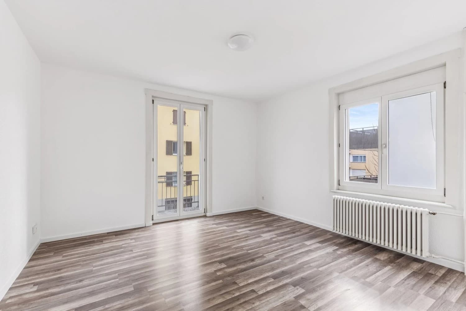 Neu renovierte 3-Zimmer-Wohnung mit Balkon im 1. Stock  8052 Zürich