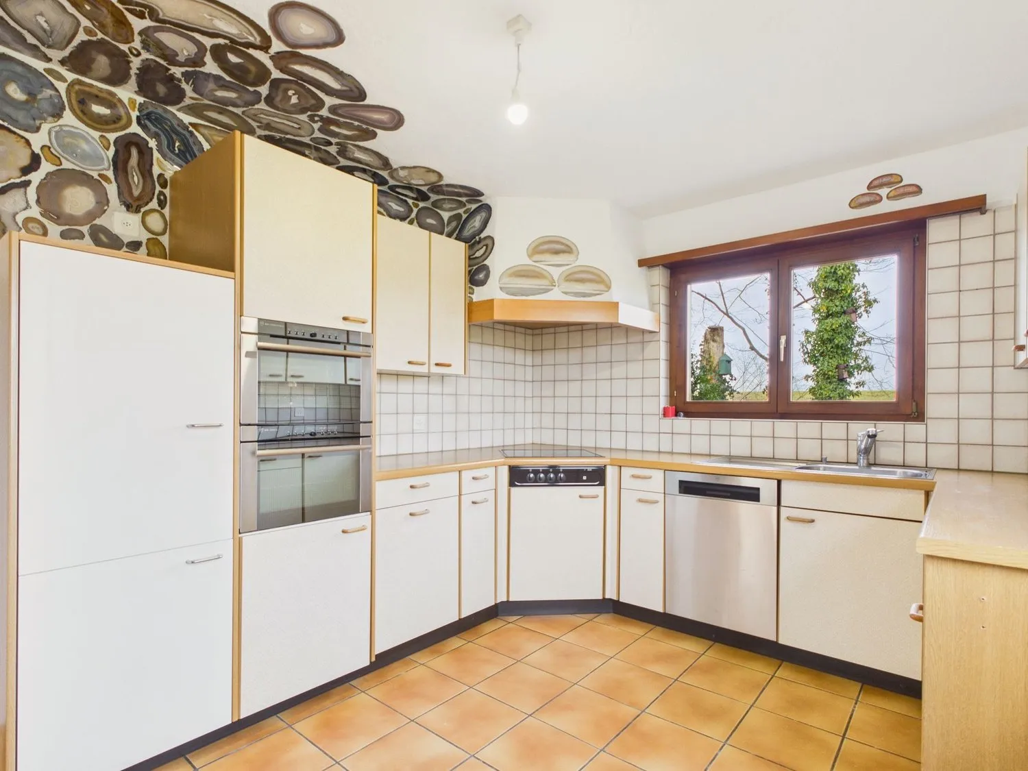 Geräumiges 4.5-Zimmer Mehrfamilienhaus mit herrlichem Ausblick ins Grüne in Münchenwiler