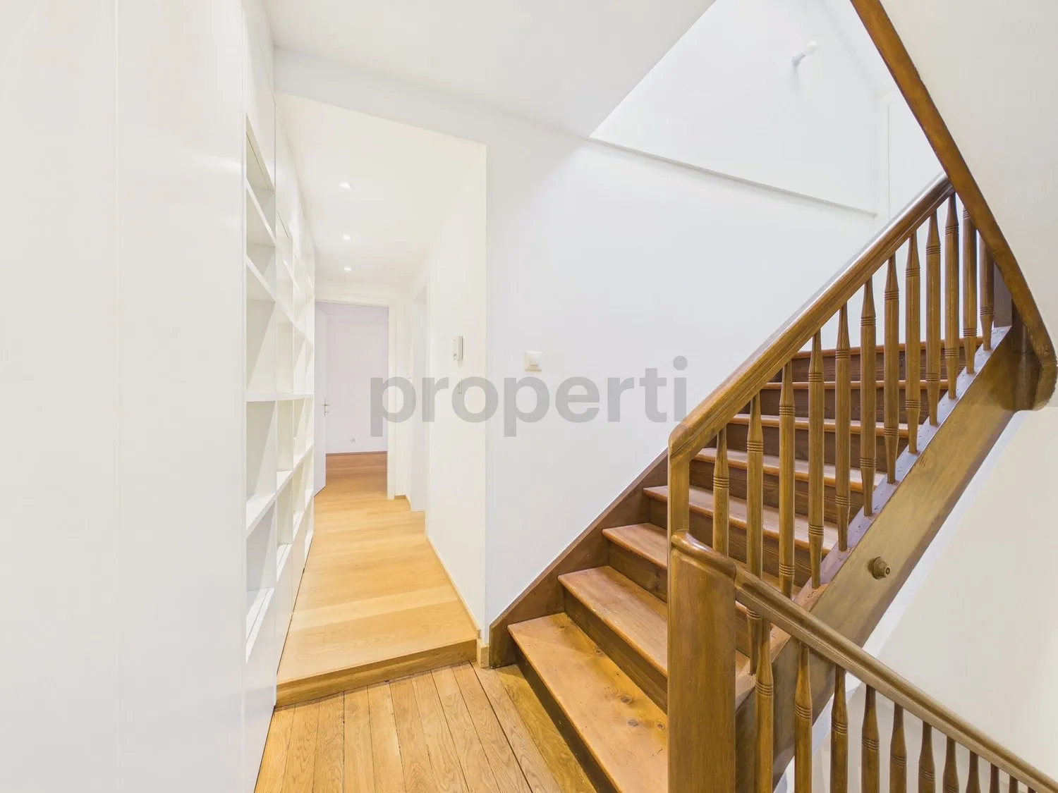 Charmante 6.5-Zimmer-Attikawohnung mit Balkon, Basel