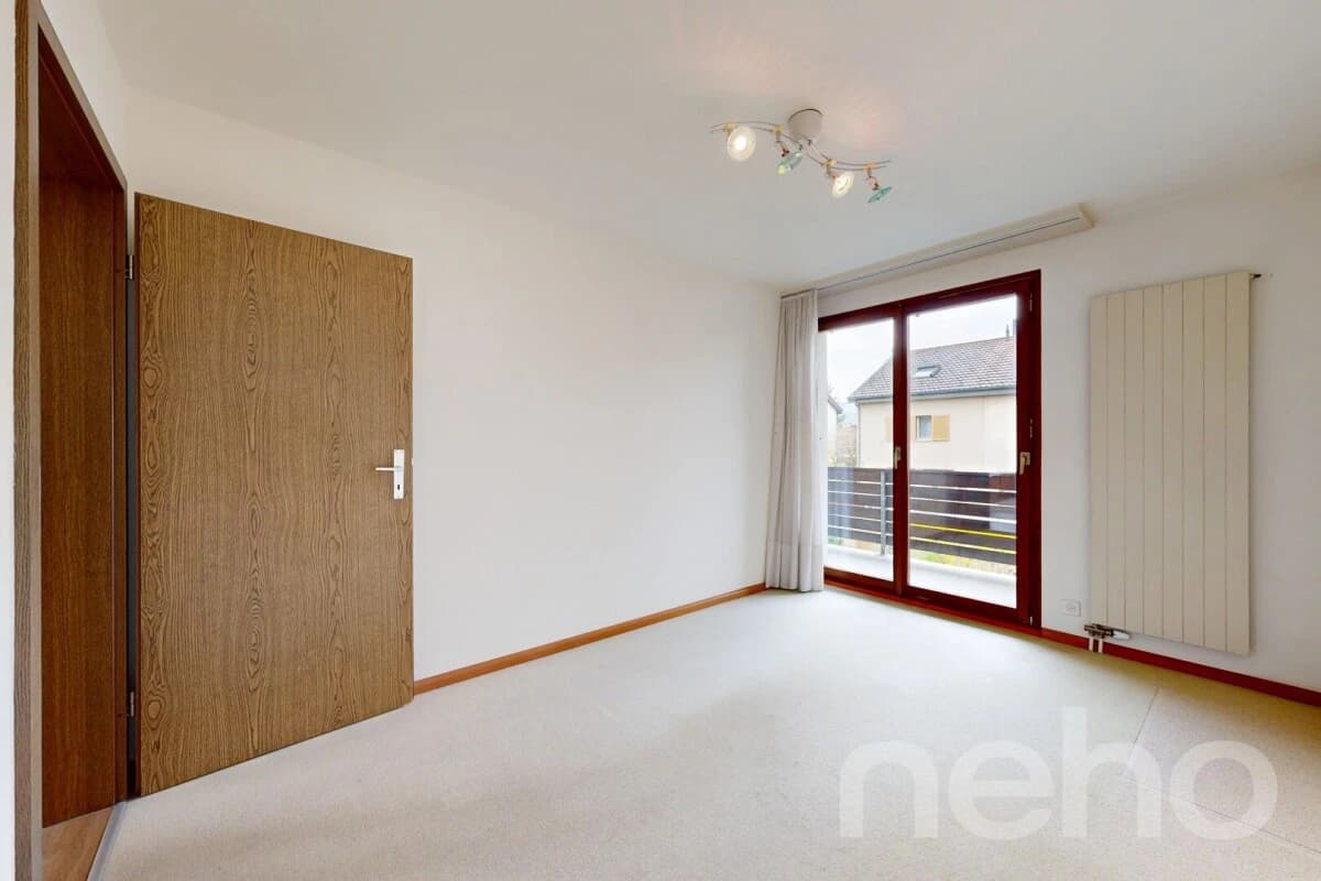 Grosszügiges Reiheneckhaus mit Garten und ausgebautem Dachstock