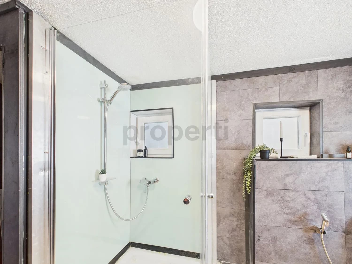 Charmante 4.5-Zimmer-Wohnung in historischem Gebäude in Steg VS