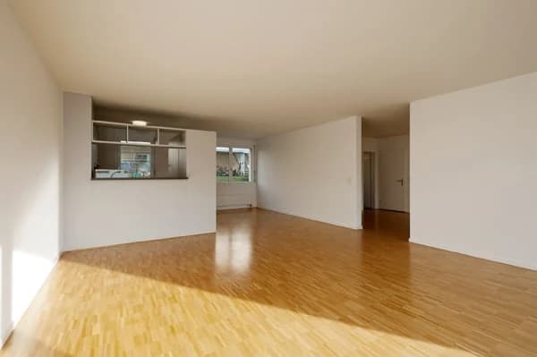 Moderne Wohnung mit sonnigem Balkon