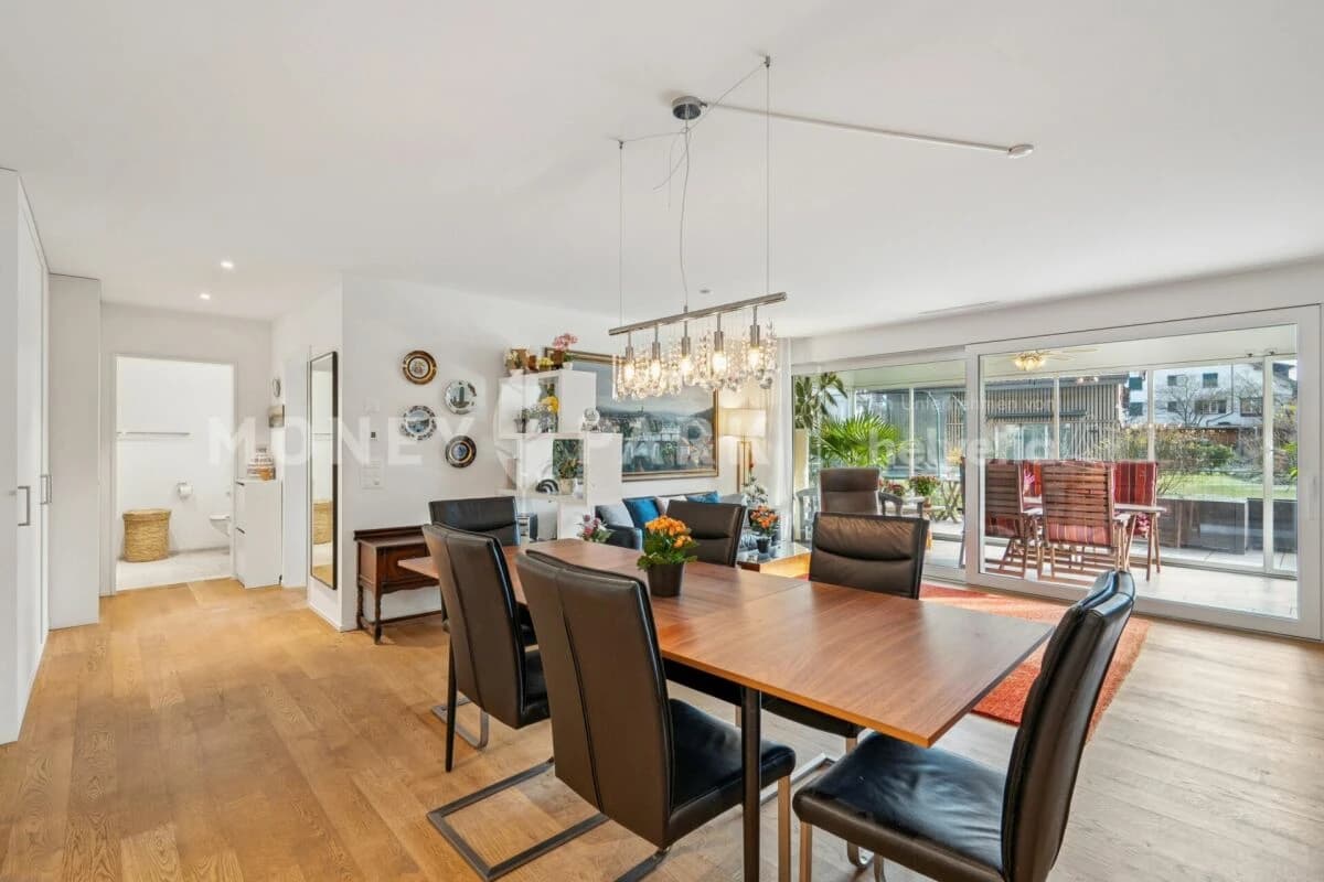 Charmante 2.5-Zimmer-Gartenwohnung mit riesigem Privatgarten