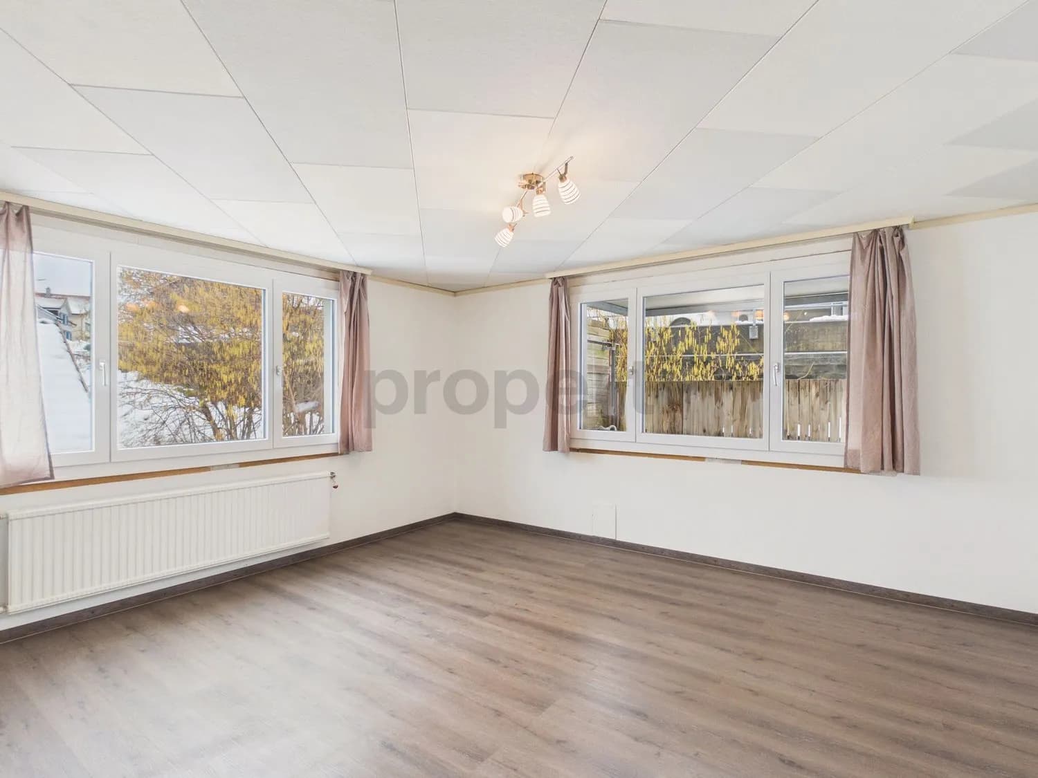 Grosszuegiges 7.5-Zimmer-Einfamilienhaus mit Balkon, Grub