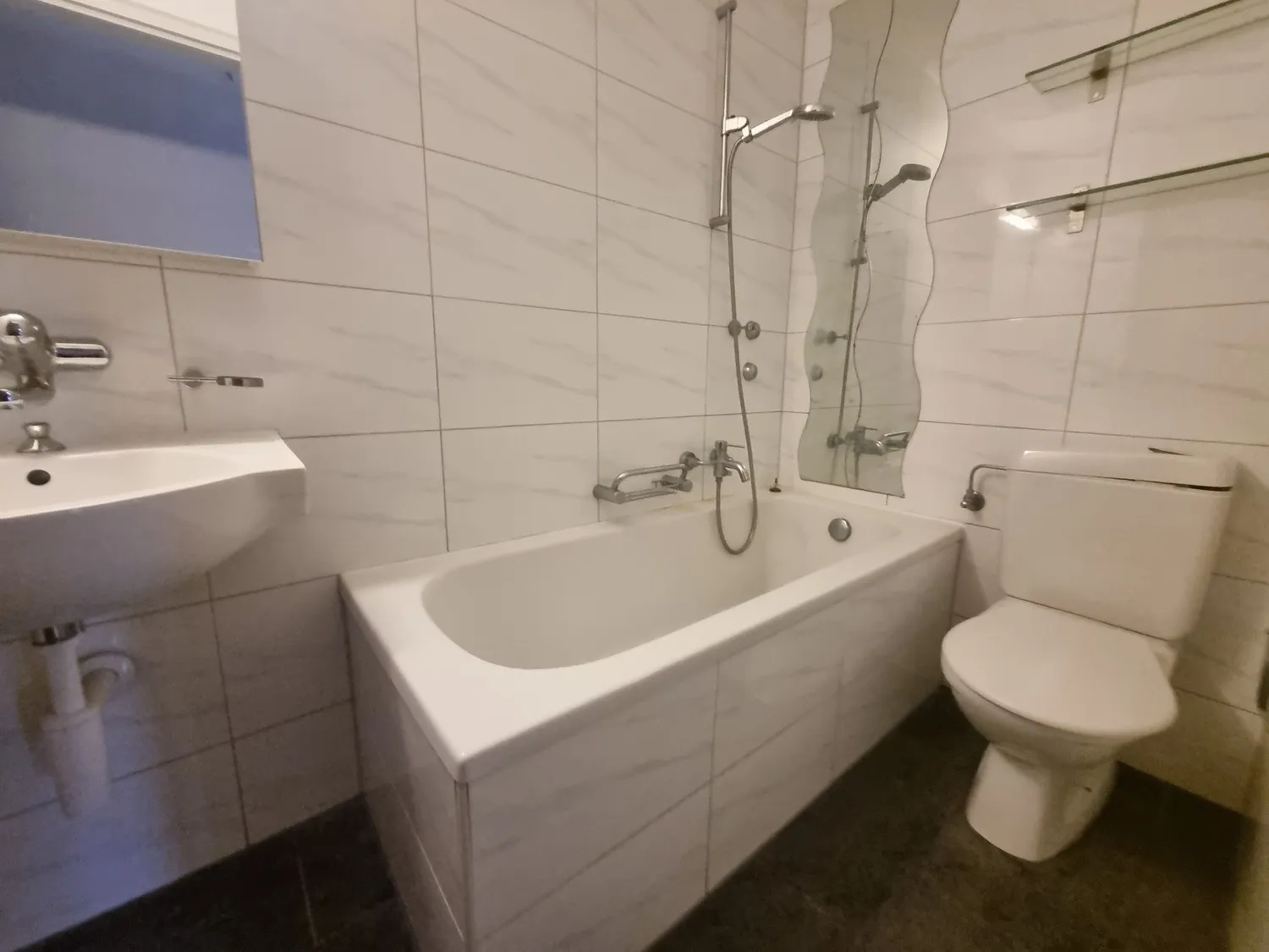 Tollem Wohnung mit Balkon - mit grünem Umschwung!