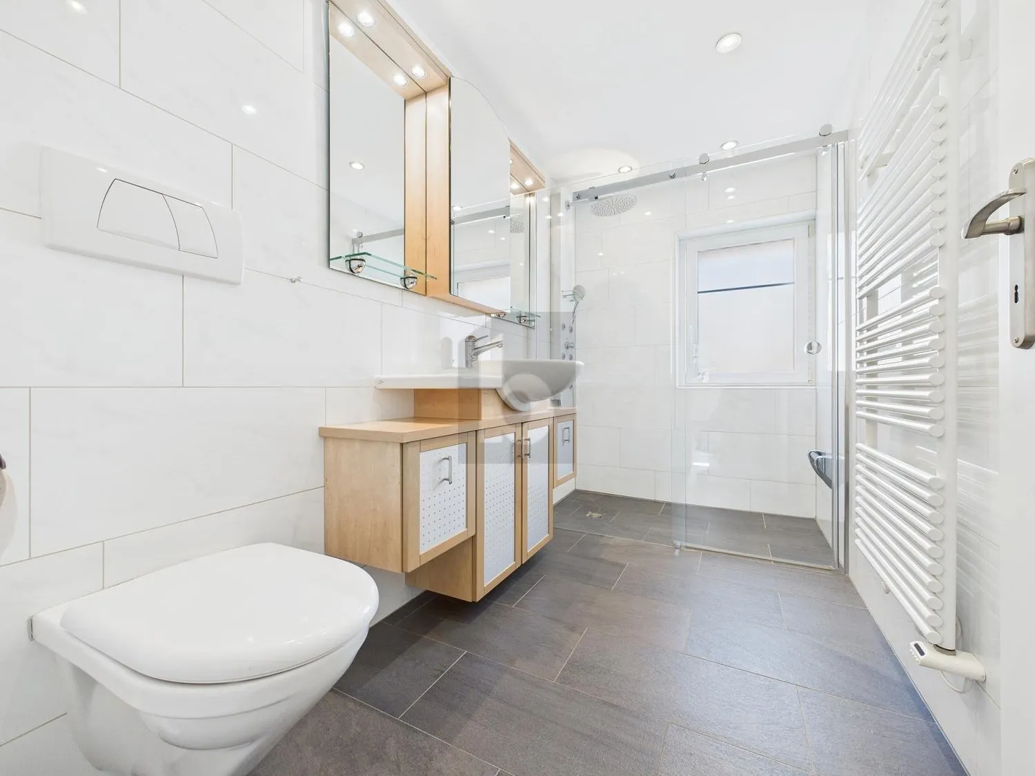 CHARMANT, MIT EIGENER KLIMAANLAGE