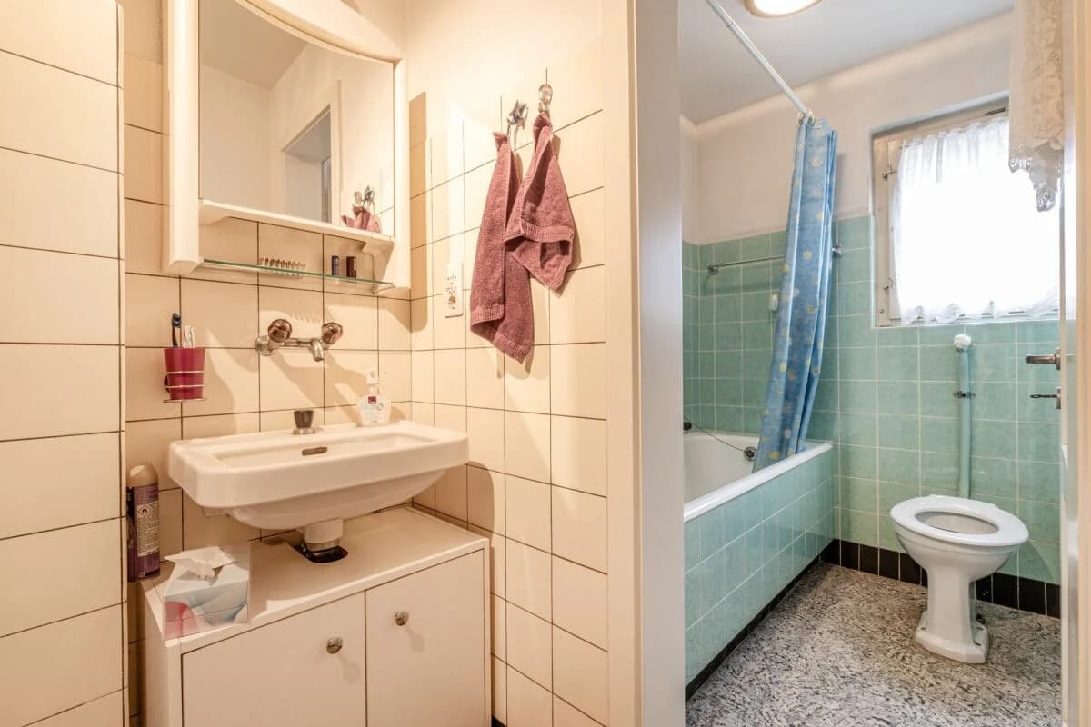 Potenzialreiches Bauernhaus mit drei Wohneinheiten und Scheune