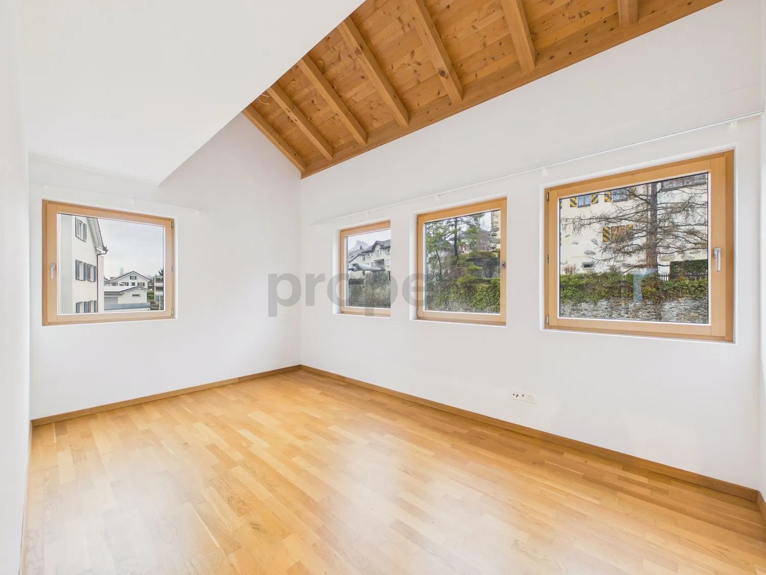 Grosszügige 4.5-Zimmer-Maisonette mit Balkon, Maienfeld