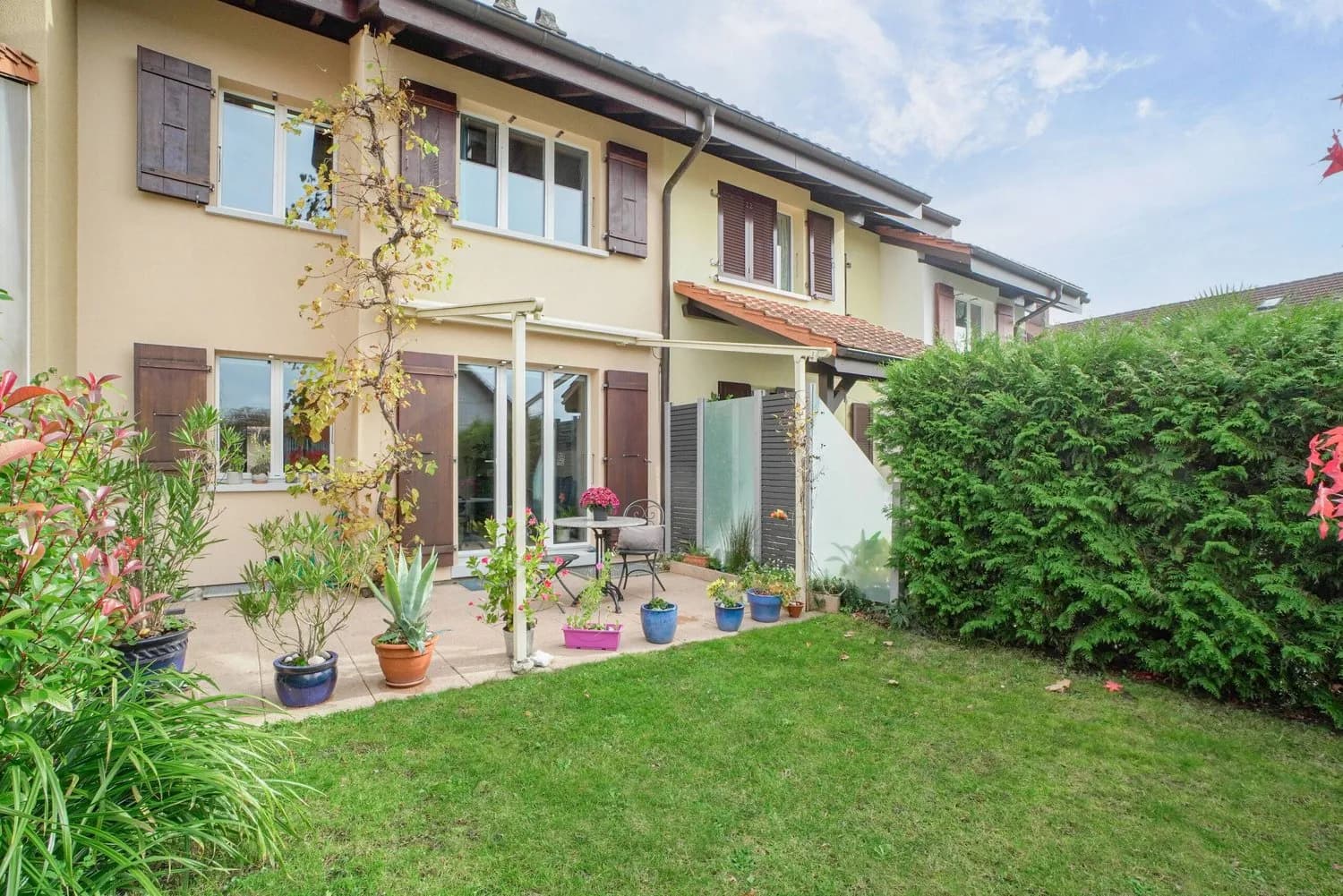 GEMÜTLICHES WOHNEN MIT EIGENEM GARTEN