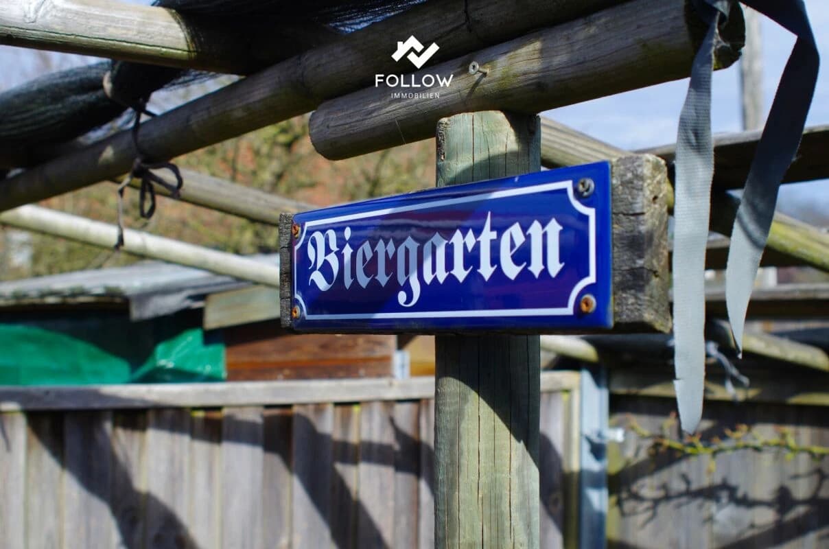 Eckhaus mit privatem Gartenparadies