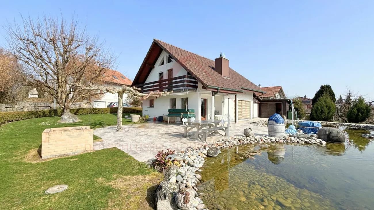 Gepflegtes Einfamilienhaus mit idyllischem Garten im Seeland