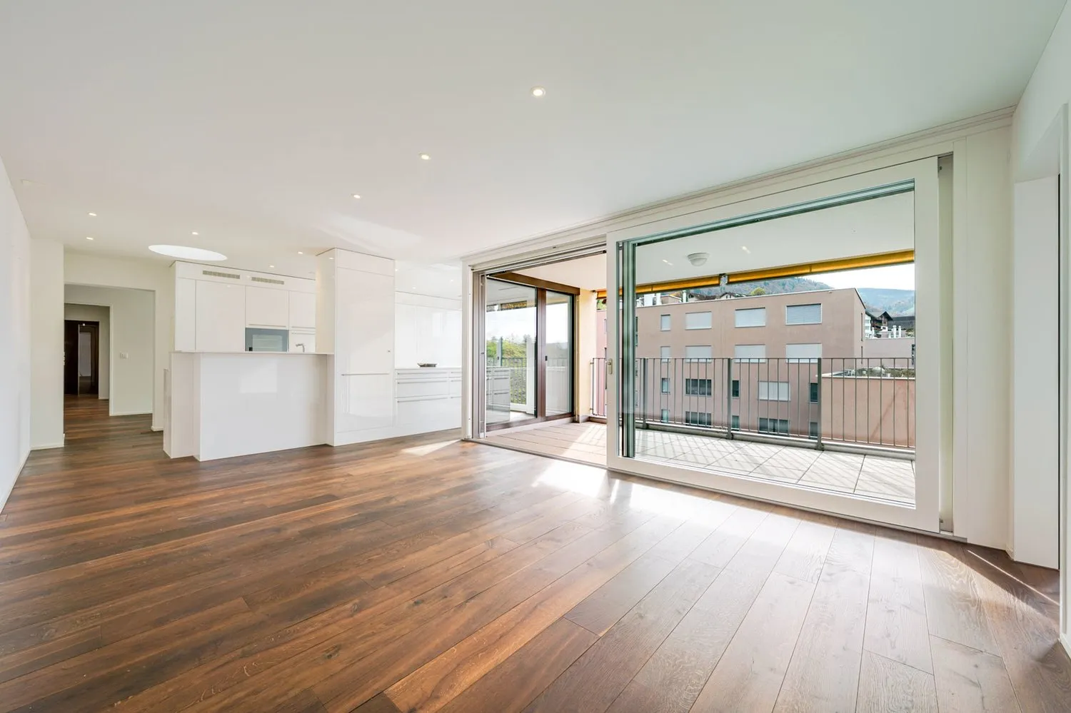 Viel Raum, viel Licht - zum unvergleichbaren Preis