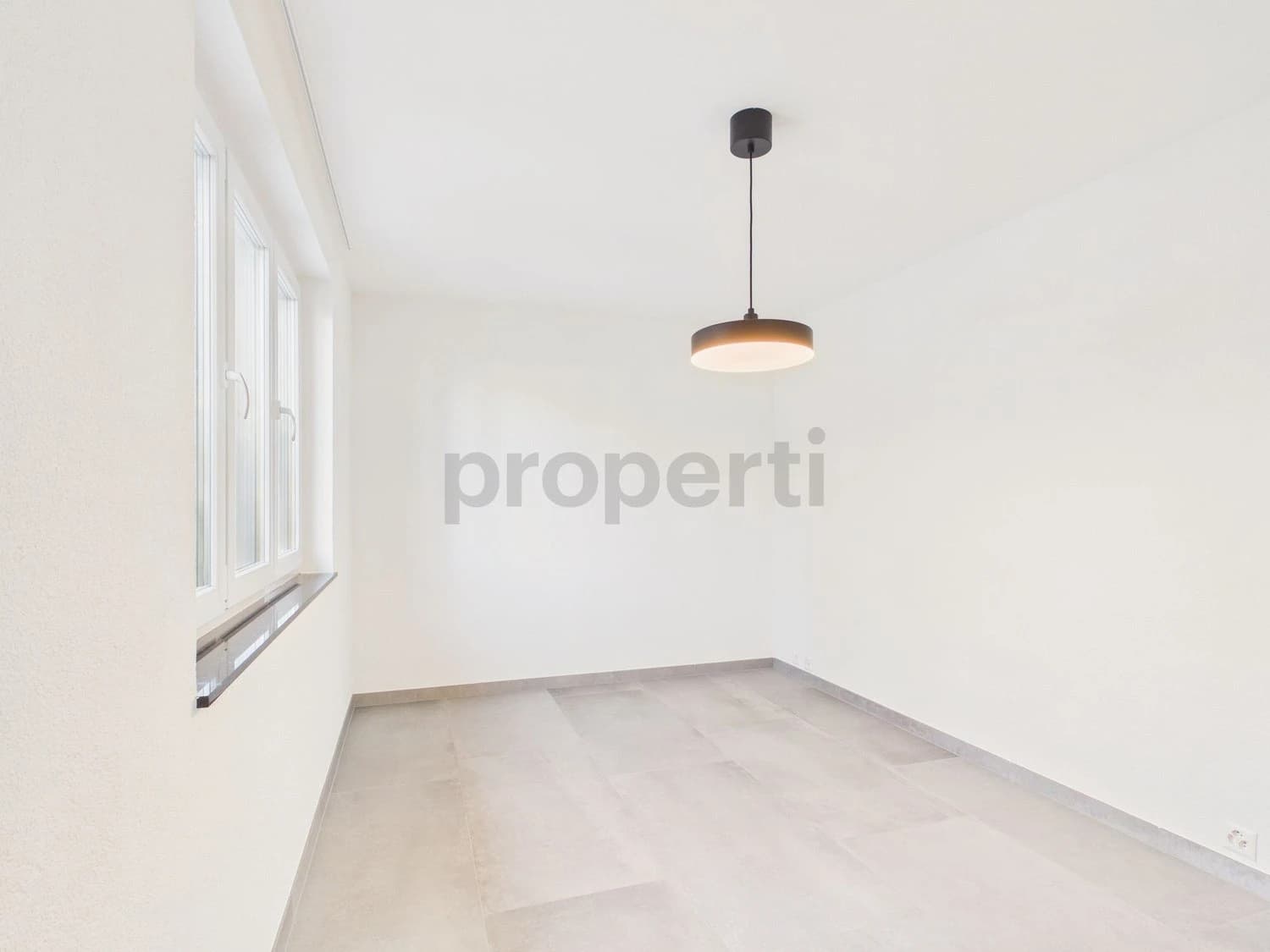 Modernes 4.5-Zimmer-Einfamilienhaus mit Balkon, Füllinsdorf