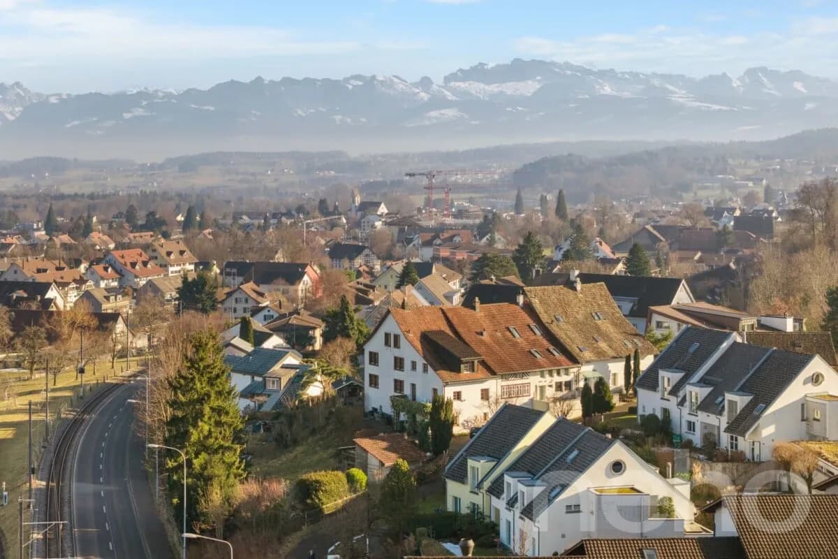 6.5-Zimmer-Eckreihenhaus mit Weitsicht, grossem Garten und Geschichte