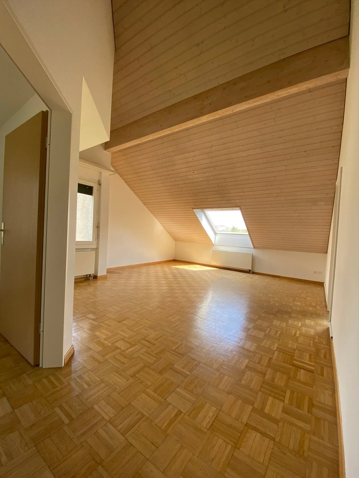 Helle 4.5-Zimmer Maisonettewohnung mit Balkon in Zürich Albisrieden