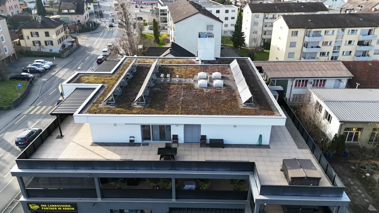 Über den Dächern von Arbon: Attikawohnung mit sonniger Dachterrasse und Seeblick