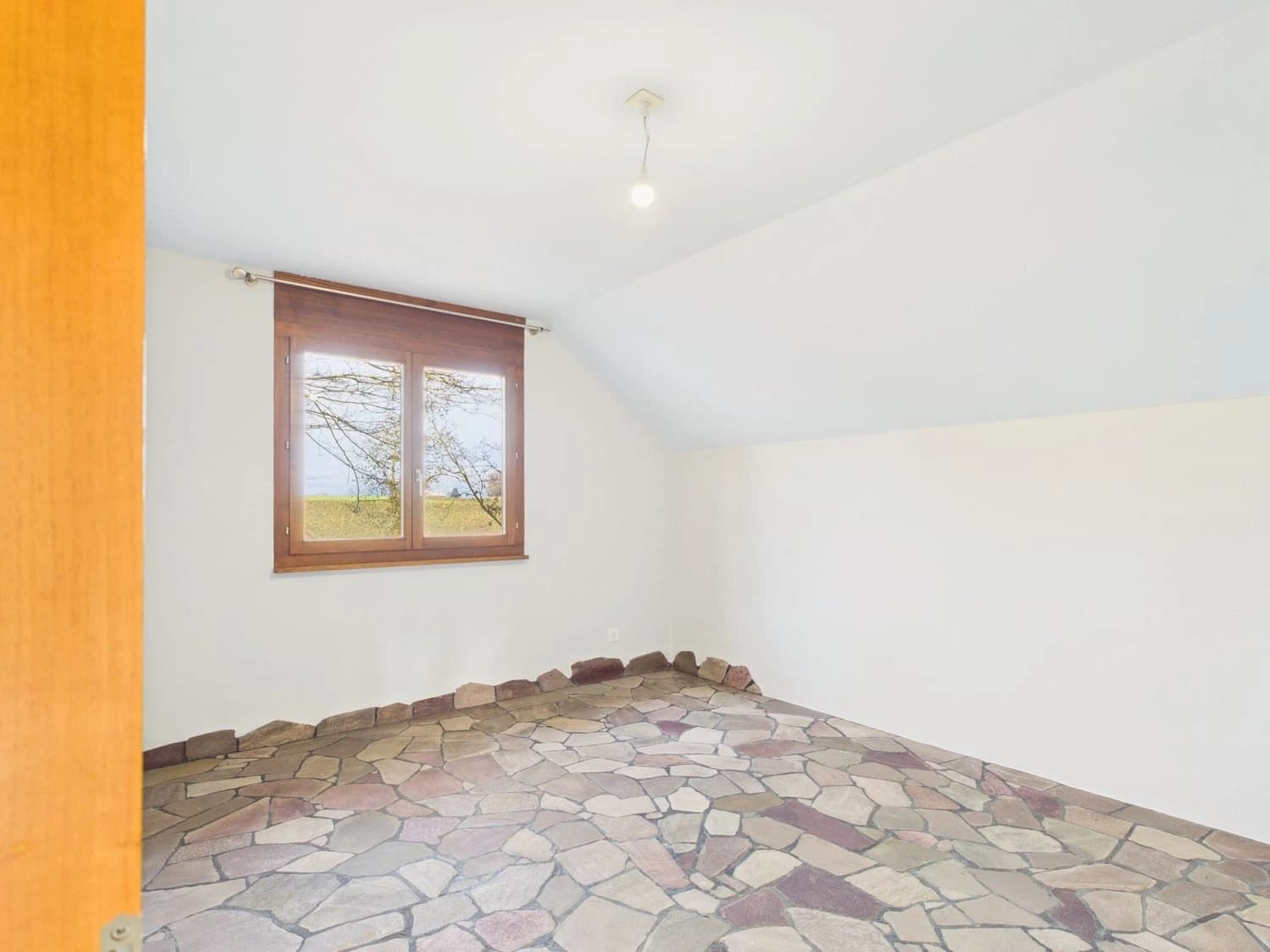 Geräumiges 4.5-Zimmer Mehrfamilienhaus mit herrlichem Ausblick ins Grüne in Münchenwiler