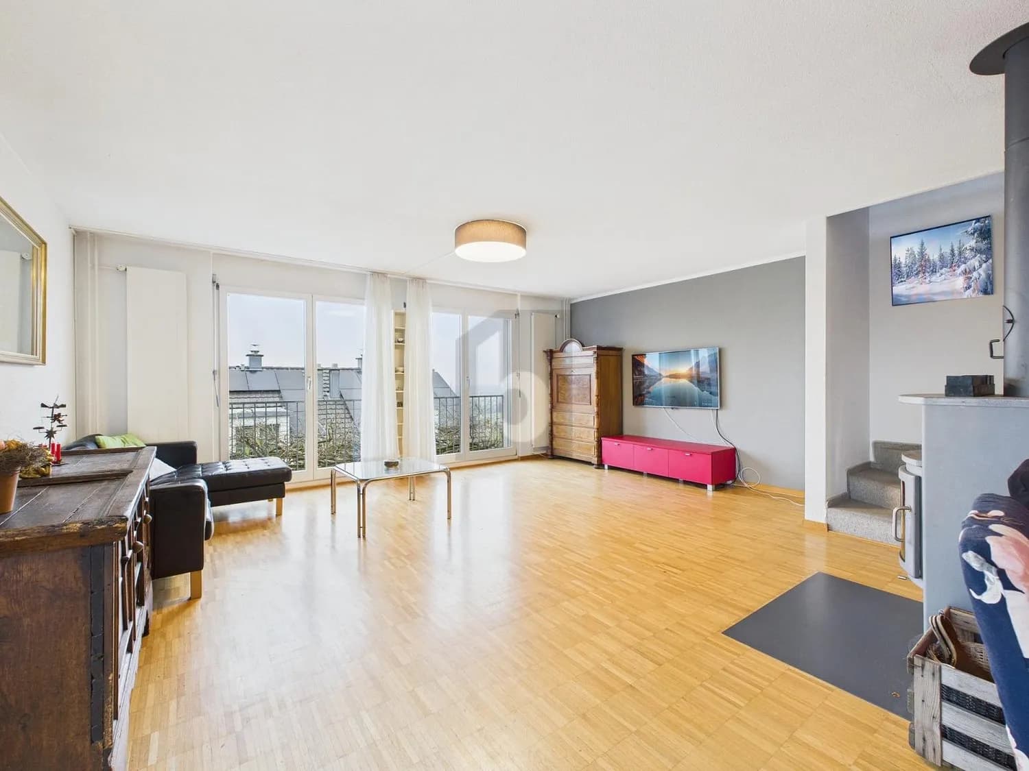 MIT GROSSEM GARTEN AN FAMILIENFREUNDLICHER LAGE