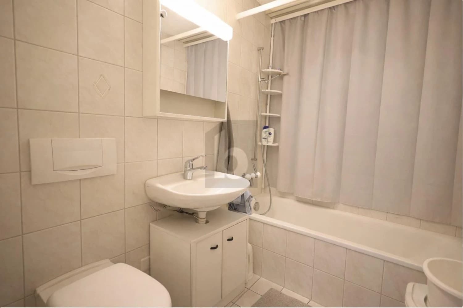 PRAKTISCH, ZENTRAL & GUT ANGEBUNDEN