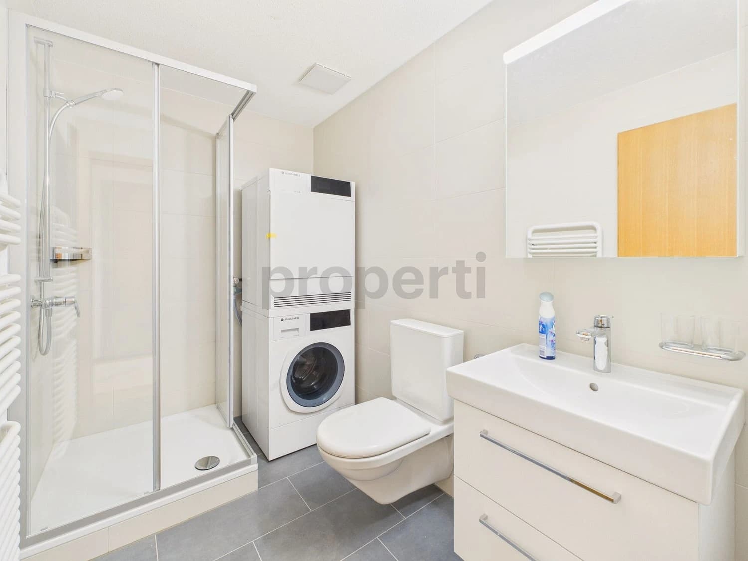 Helle 3.5-Zimmer Dachwohnung in Huttwil - Frisch renoviert!