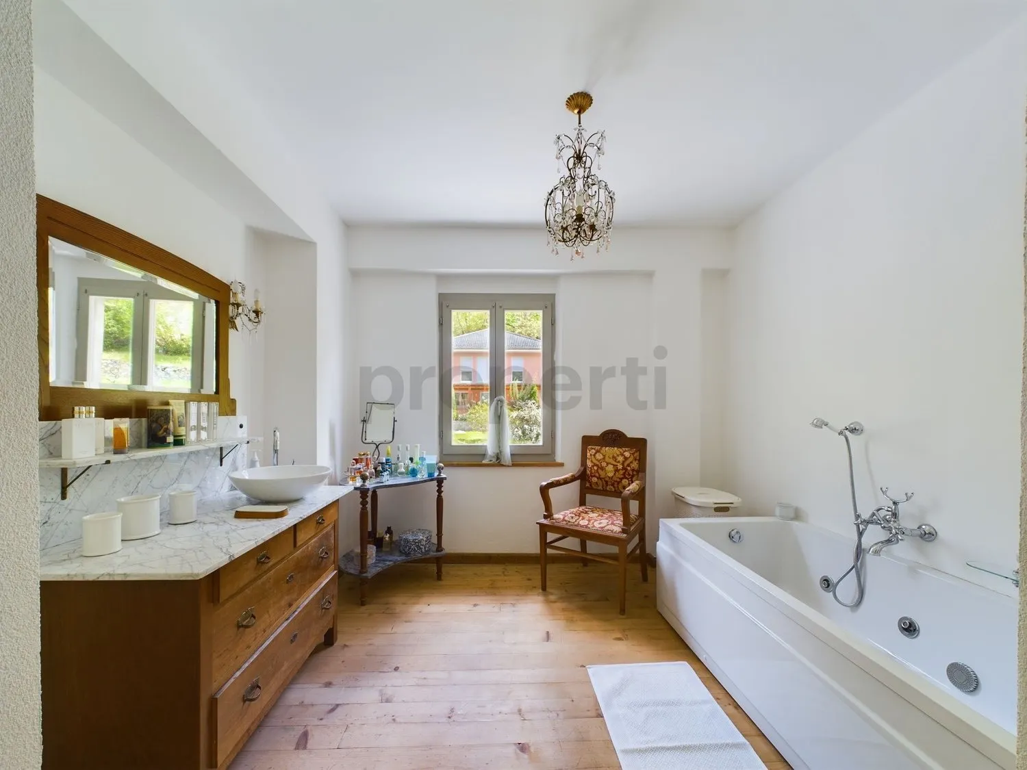 Pittoresca casa plurifamiliare con terreno nel cuore della Val di Blenio / Malvenfarbiges Mehrfamilienhaus mit Grundstück im Herzen des Bleniotals