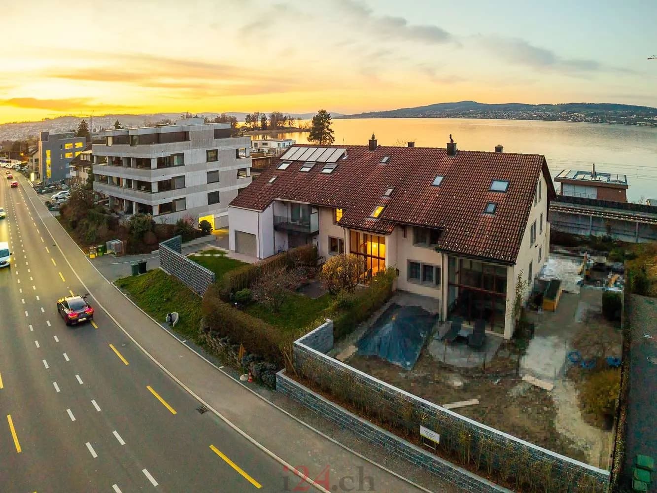 Attraktives 5.5-Zi.-Reiheneinfamilienhaus mit Seesicht im steuergünstigem Freienbach