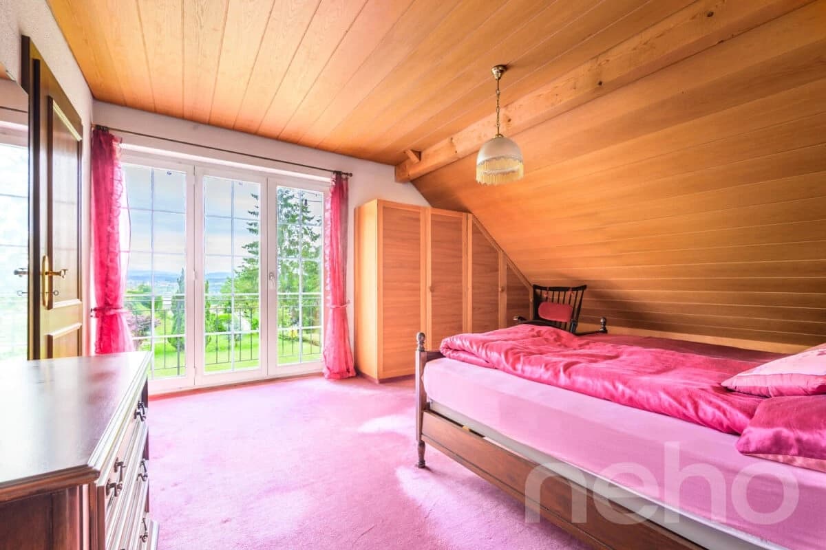 Grosszügiges Einfamilienhaus mit Weitblick und traumhaftem Garten