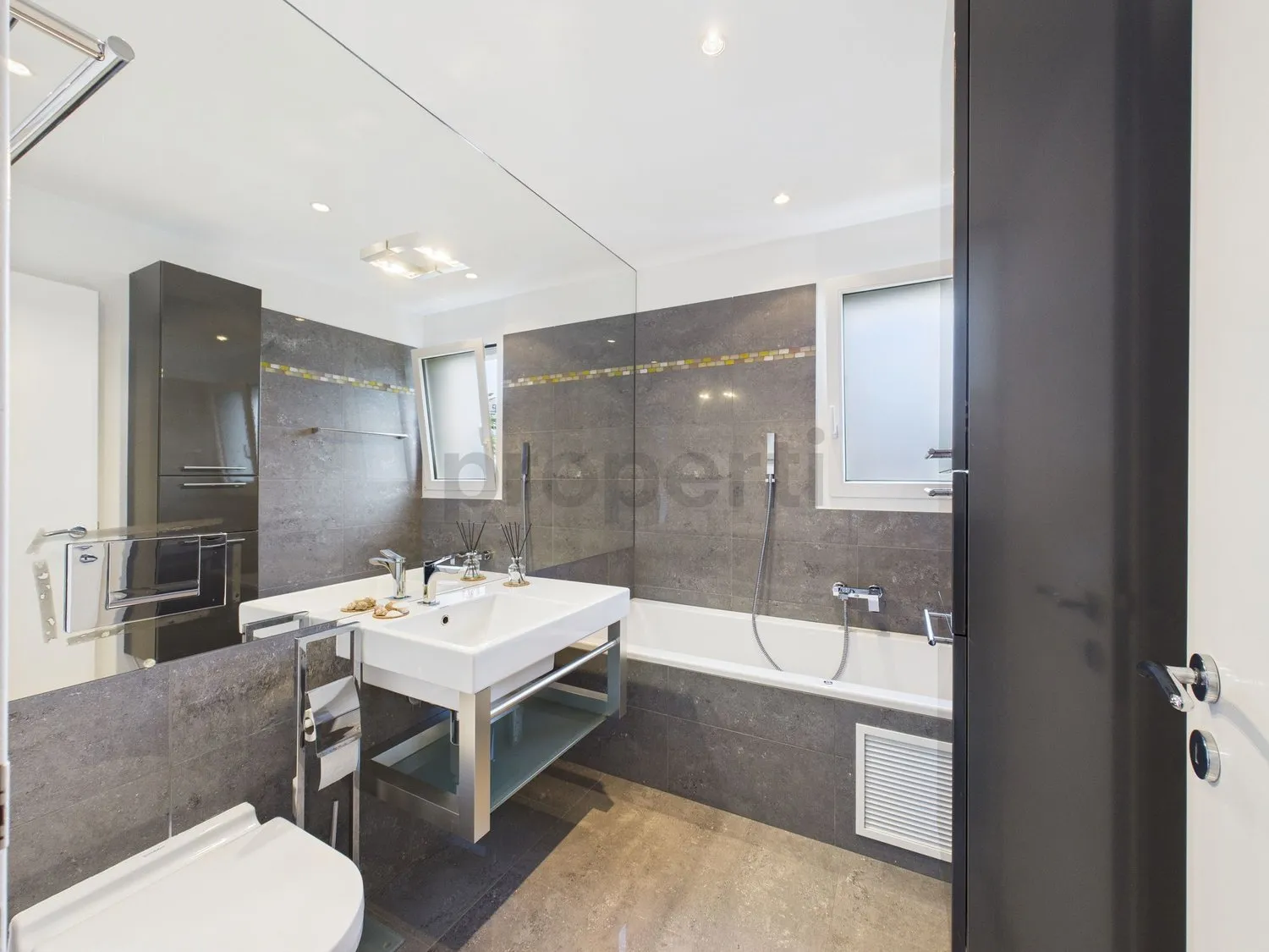 Incantevole appartamento di 3.5 locali con vista mozzafiato sul Lago Maggiore / Charmante 3.5-Zimmer-Wohnung mit Seeblick in Gerra (Gambarogno)