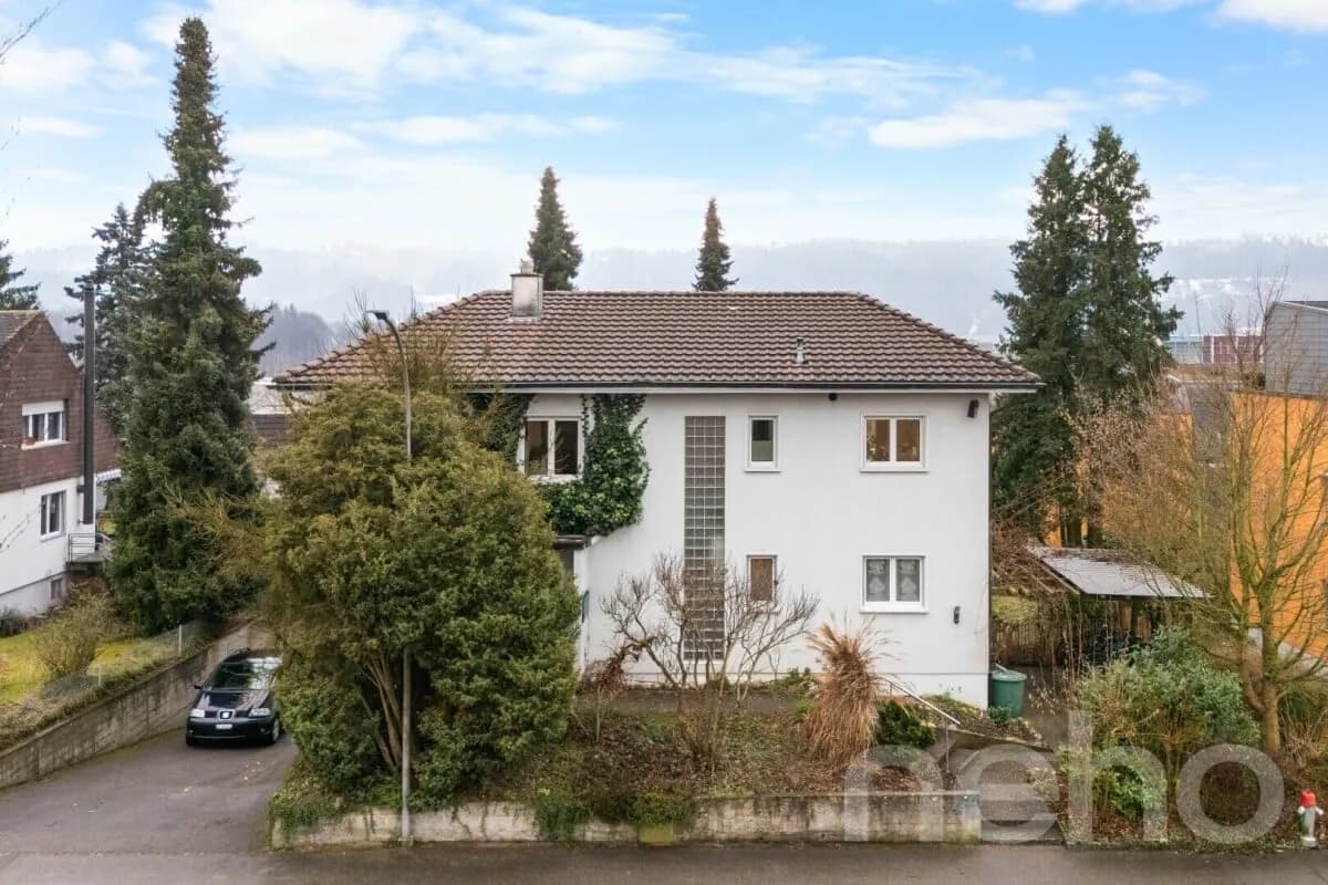 Grosses Einfamilienhaus mit Einliegerwohnung und Gartenparadies