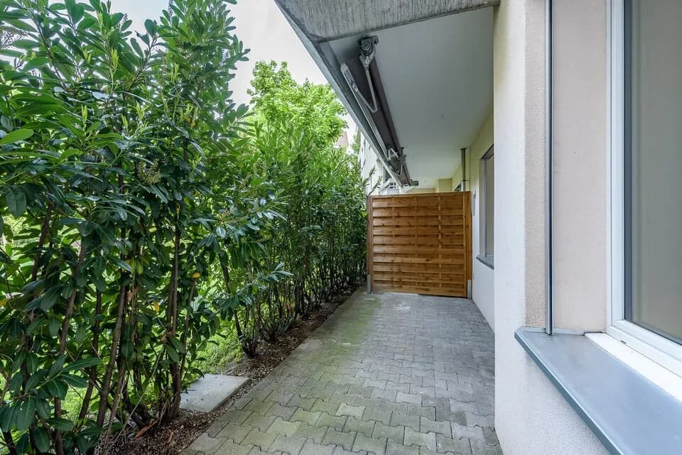 Wohnen mit Gartenschwimmbad in ruhigem Quartier!