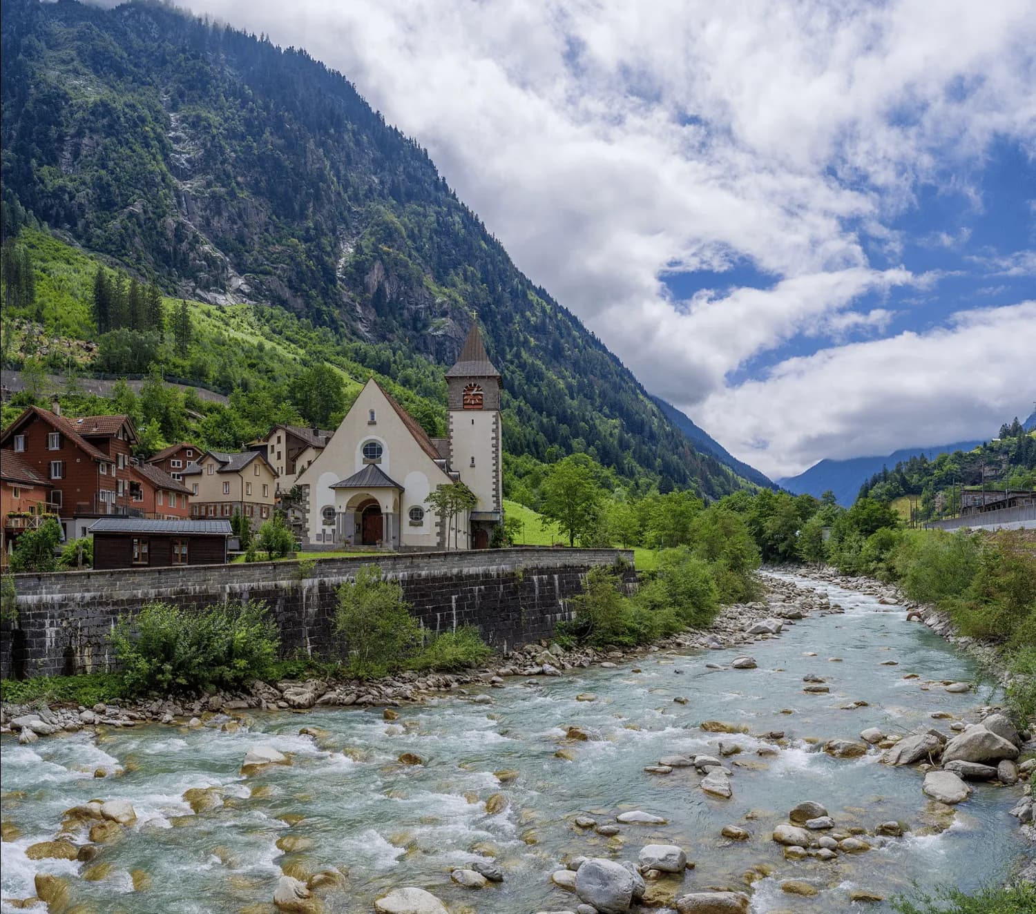 Ihr persönliches Bergdomizil: Charakterhaus mit Zukunft in Gurtnellen