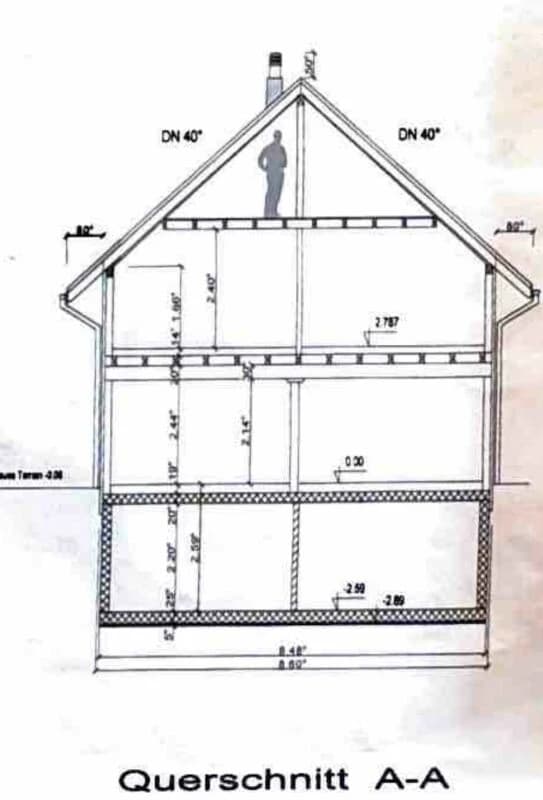 Einfamilienhaus mit separatem Eingang und Büro mit Toilette.