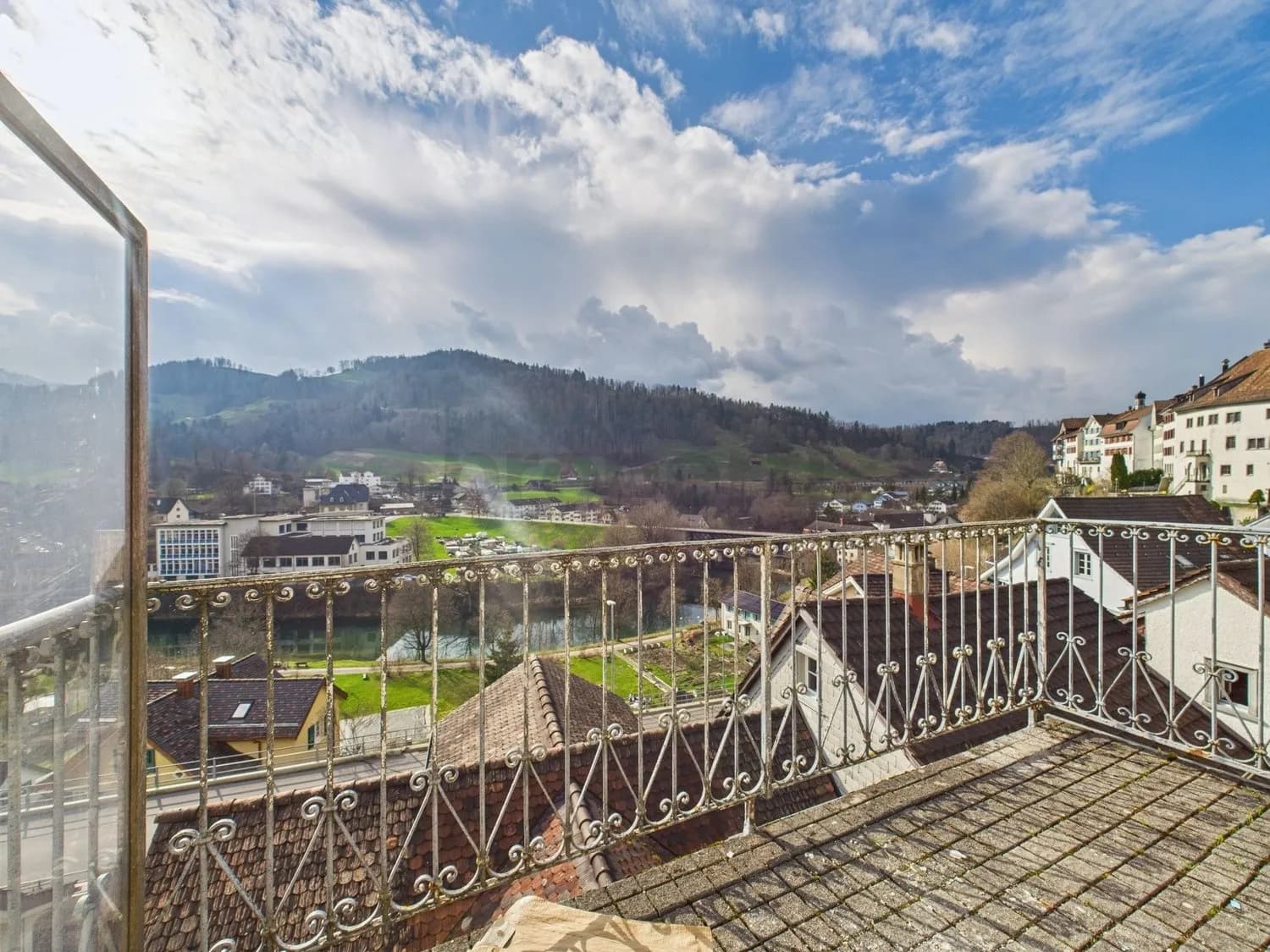 Modernes Loft mit Charme und Aussicht  Wohnen über den Dächern von Lichtensteig