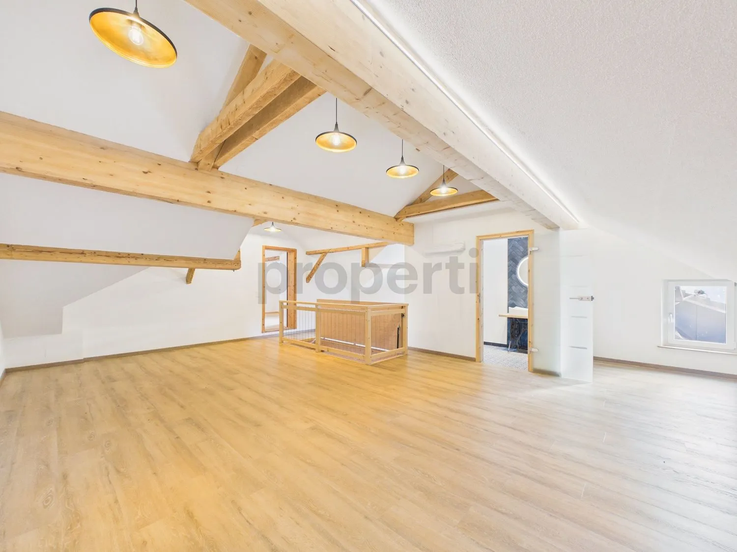 Charmantes 6.5-Zimmer-Reihenhaus mit praktischem Keller, Dussnang