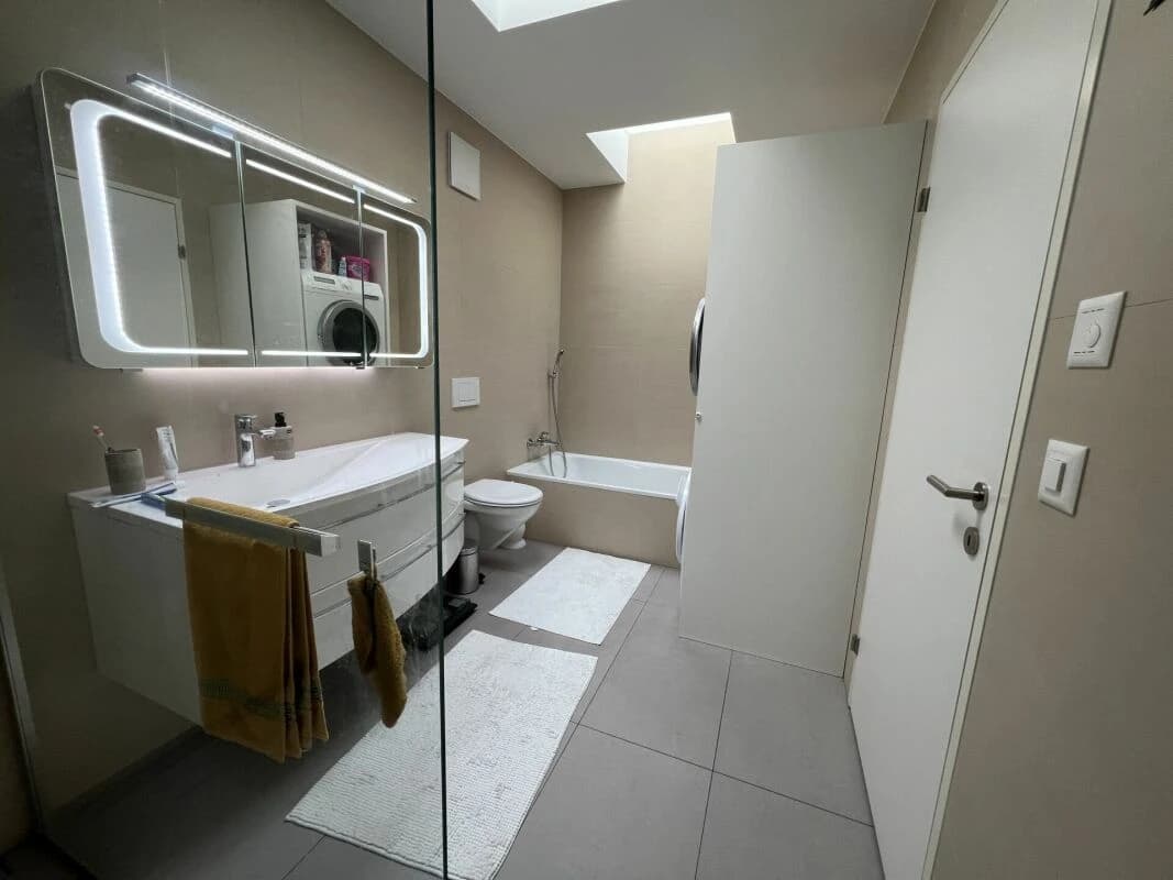 Über den Dächern von Arbon: Attikawohnung mit sonniger Dachterrasse und Seeblick