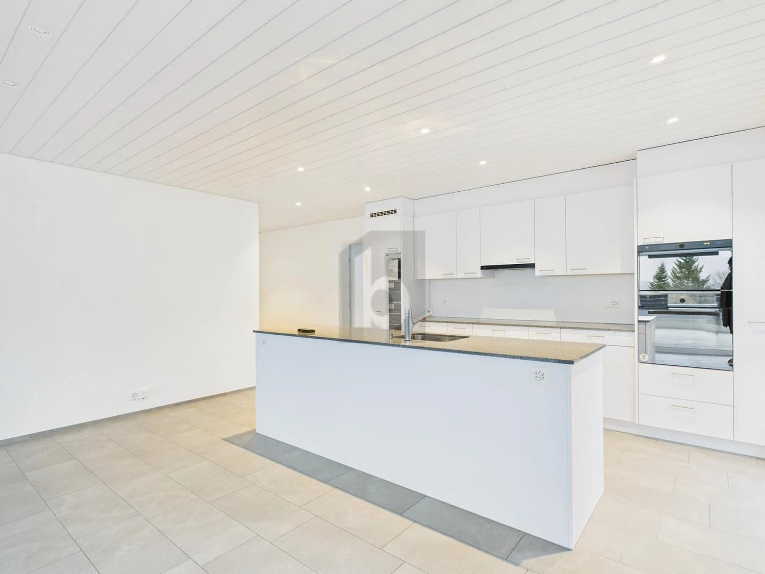 MODERN, MIT GROSSEM BALKON