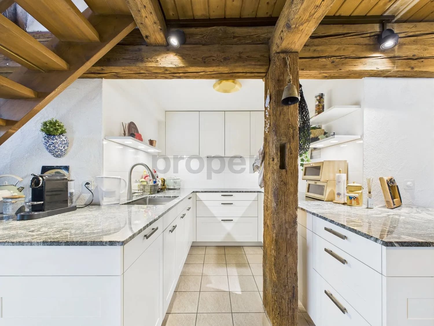 Exquisite 5.5-Zimmer Dachwohnung mit Gartenbereich in Oberglatt