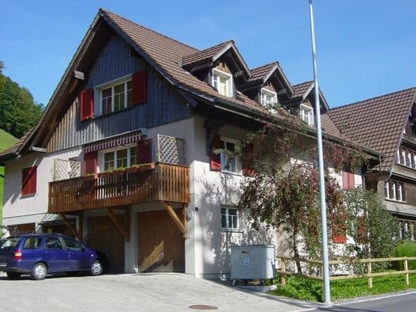 Neu renovierte 3.5-Zimmer-Wohnung mit Parkplatz, Unterrindal