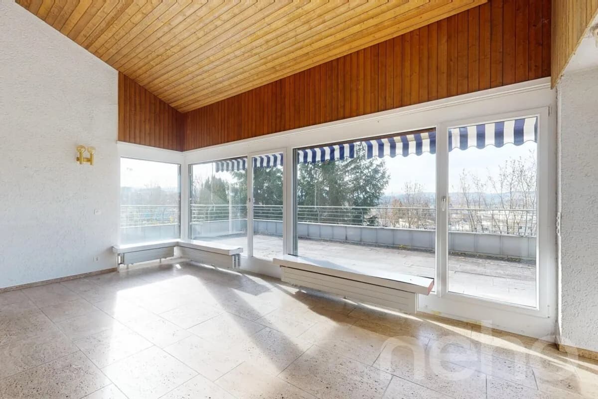 Villa mit Innenpool -  Wohntraum mit Weitsicht und Potenzial