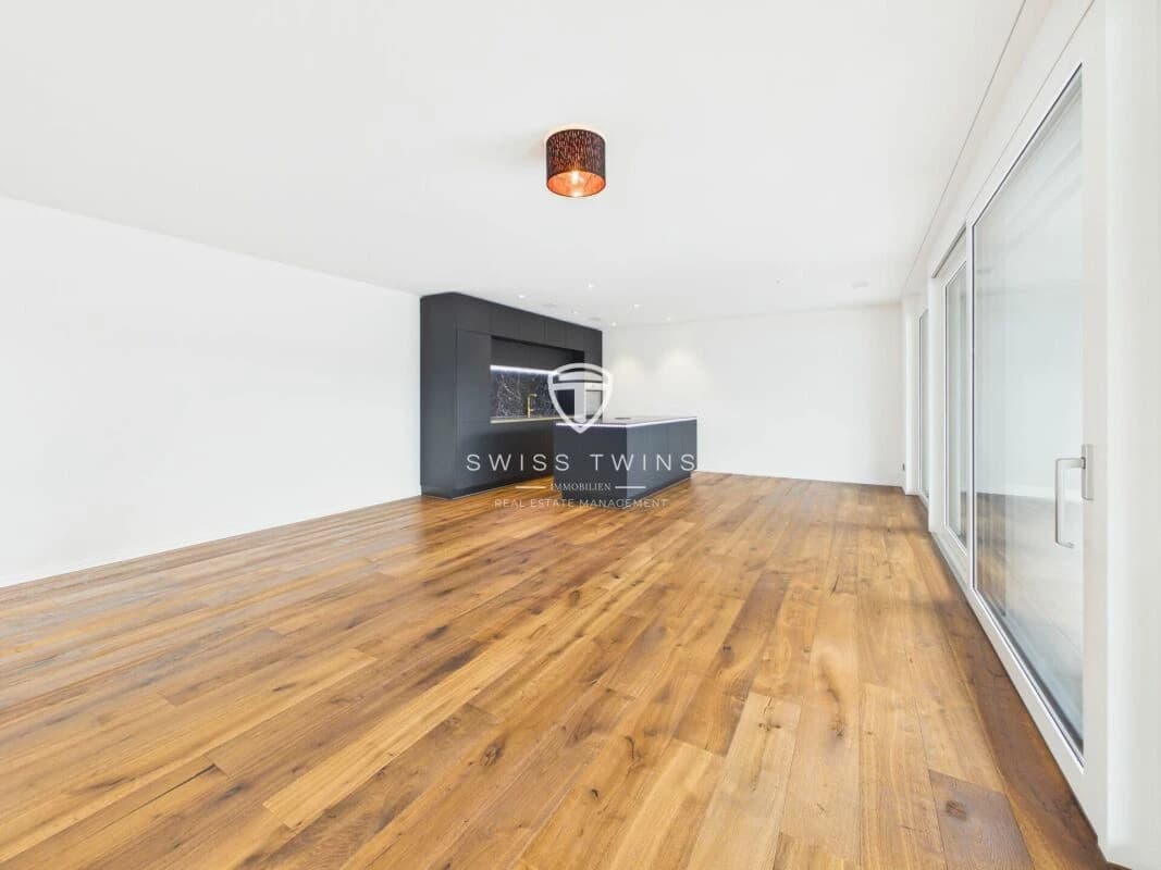 Luxuriöse 3.5-Zimmer-Terrassenwohnung mit 132m² Privat-Terrasse und traumhafter Aussicht auf Pilatus & Rigi