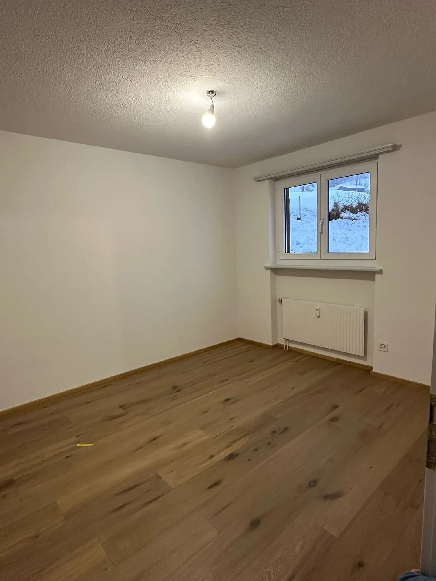 Ruhige 3.5-Zimmer-Wohnung mit praktischem Einstellplatz, Saas im Prättigau