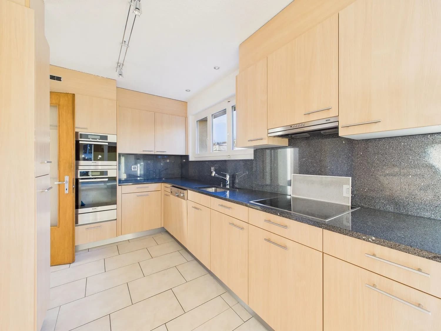 Charmantes 6.5-Zimmer Einfamilienhaus mit schönem Wintergarten in Bellikon, Kanton AG