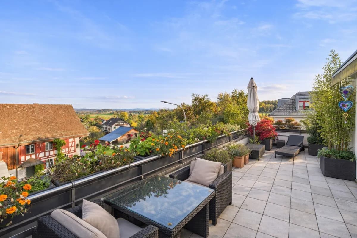 ZWEI GROSSE, SONNIGE DACHTERRASSEN