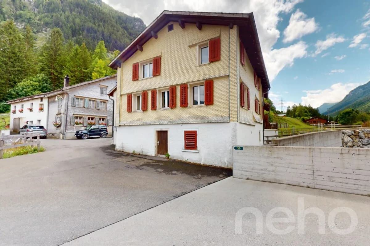 Haus mit Stall und 661 m² Grundstück in idyllischer Lage in Vättis SG