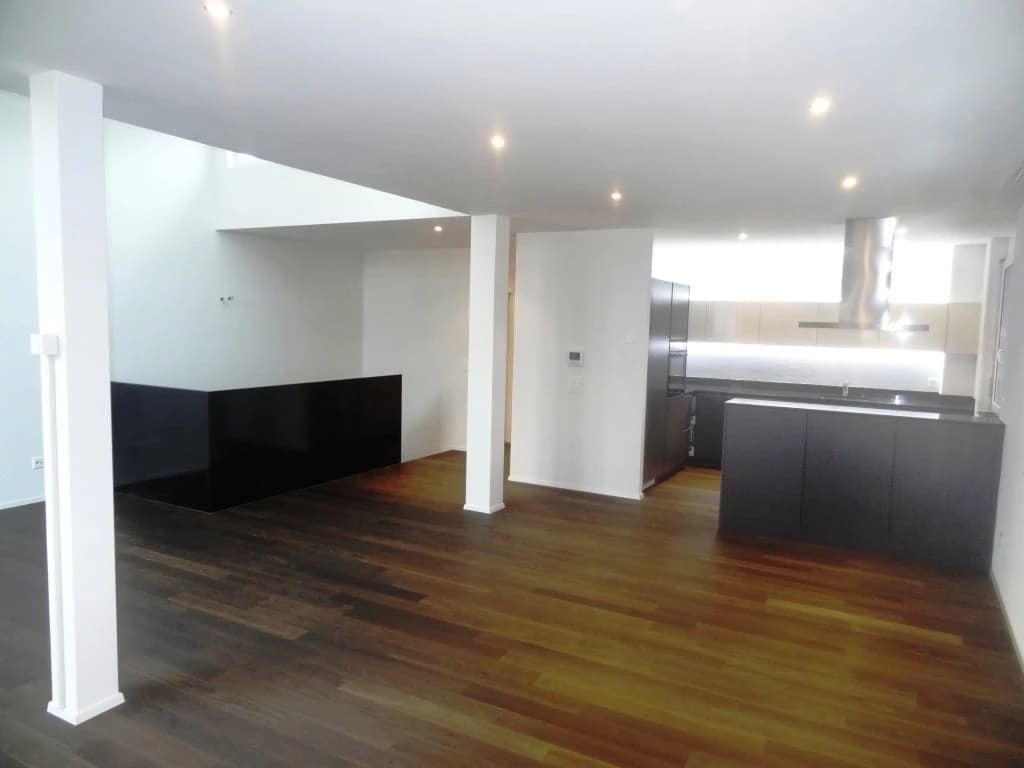 Moderne 4.5-Zimmer-Wohnung mit Loggia