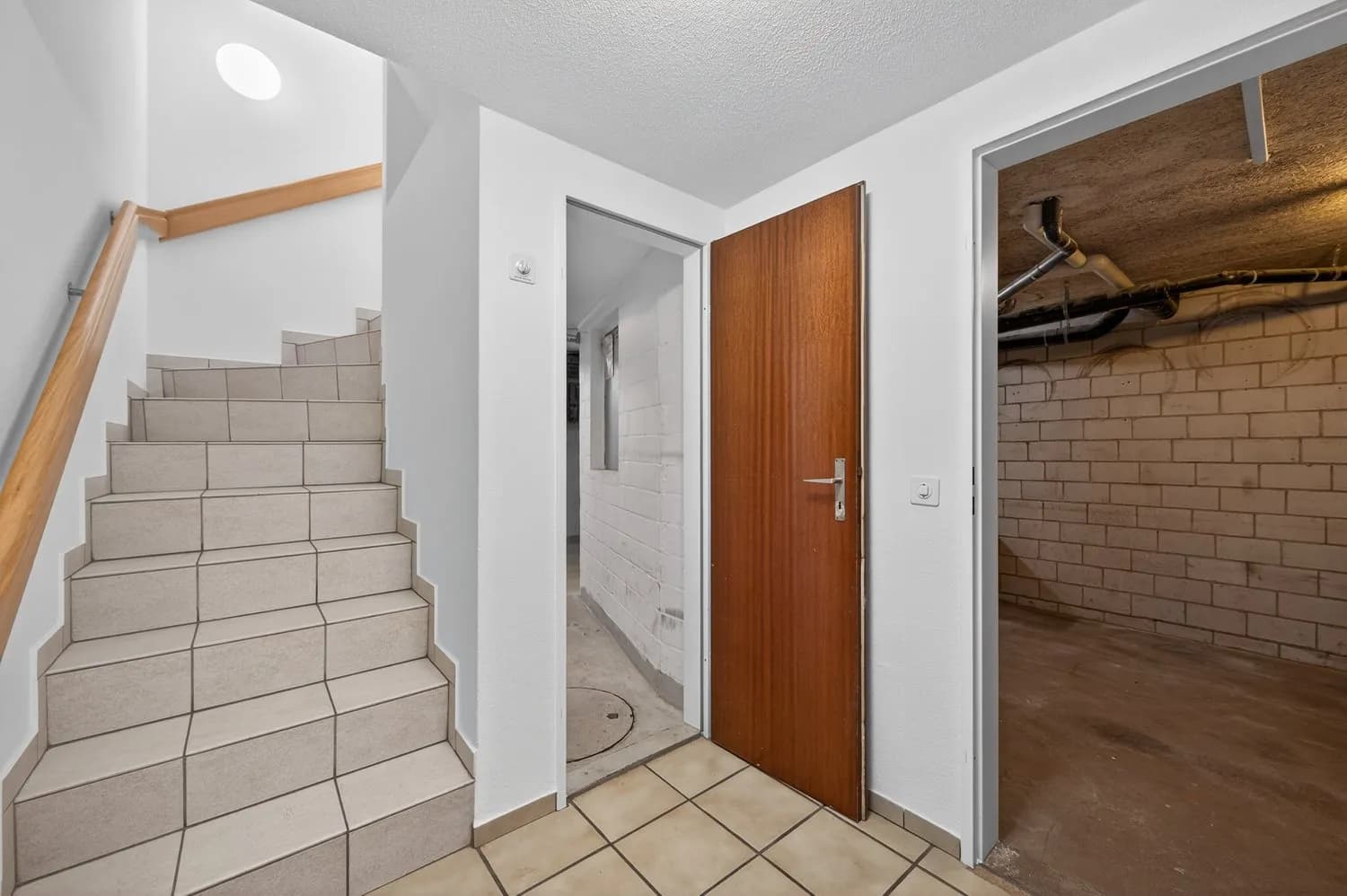 Familienidylle in Reichenburg SZ-ruhig, zentral und mit Bergblick