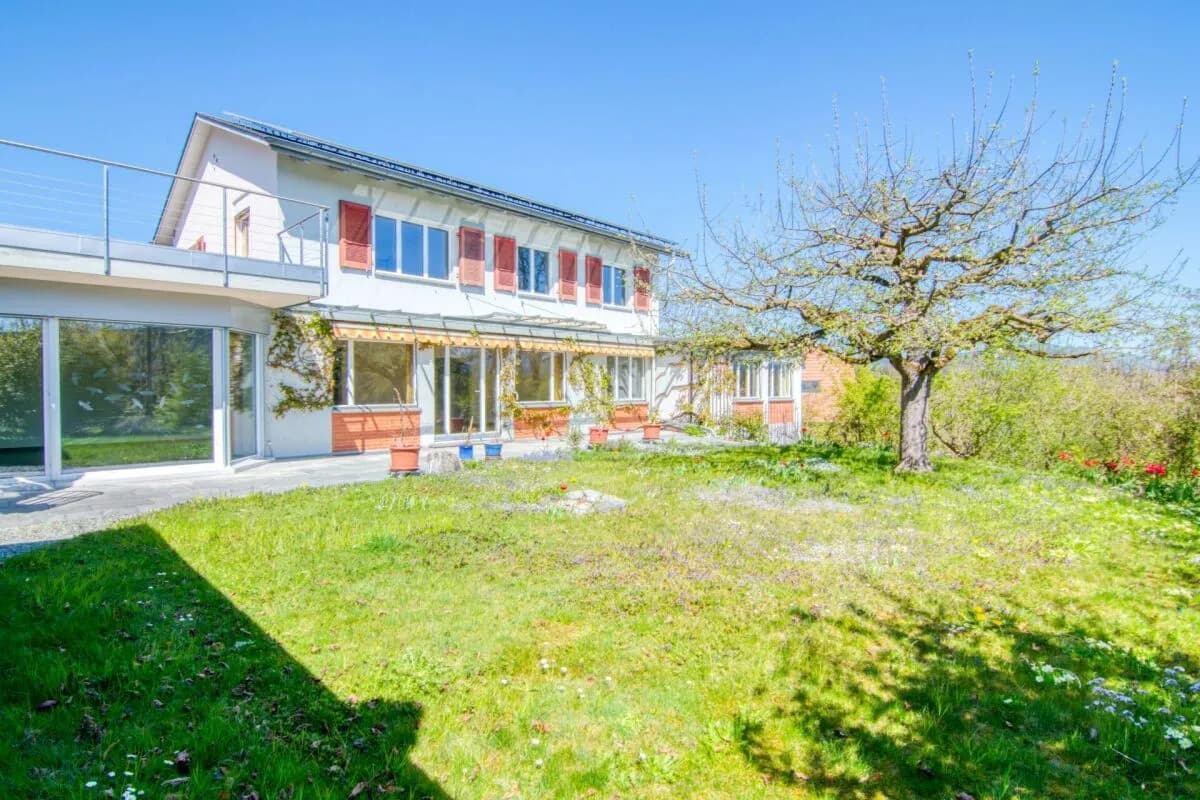 Grosszügiges Einfamilienhaus mit vielseitigem Nutzungs- und Vermietungspotenzial!