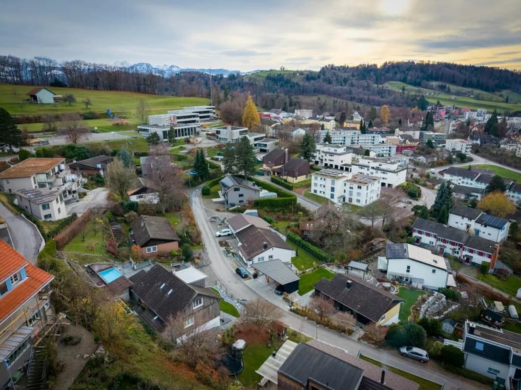 Komplett renoviert, mit Pool und traumhafter Aussicht!
