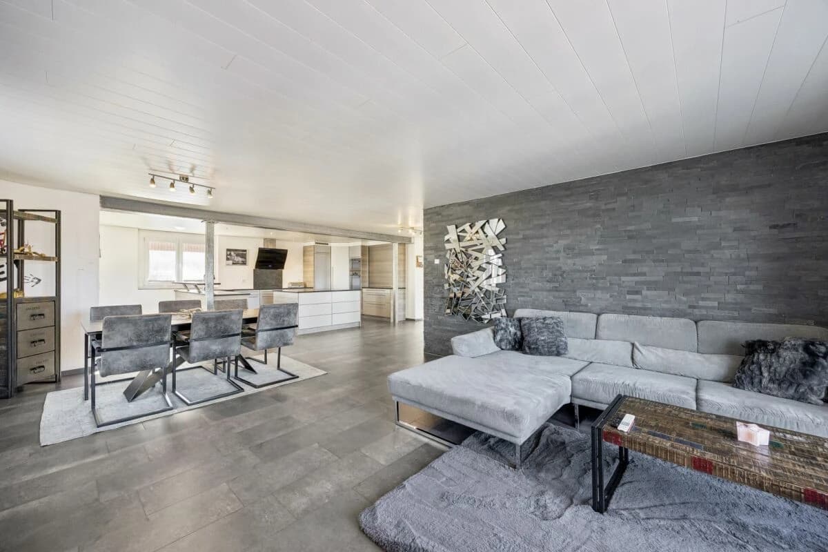 5.5-Zimmer-Einfamilienhaus mit Pool, ländlich und ruhig gelegen