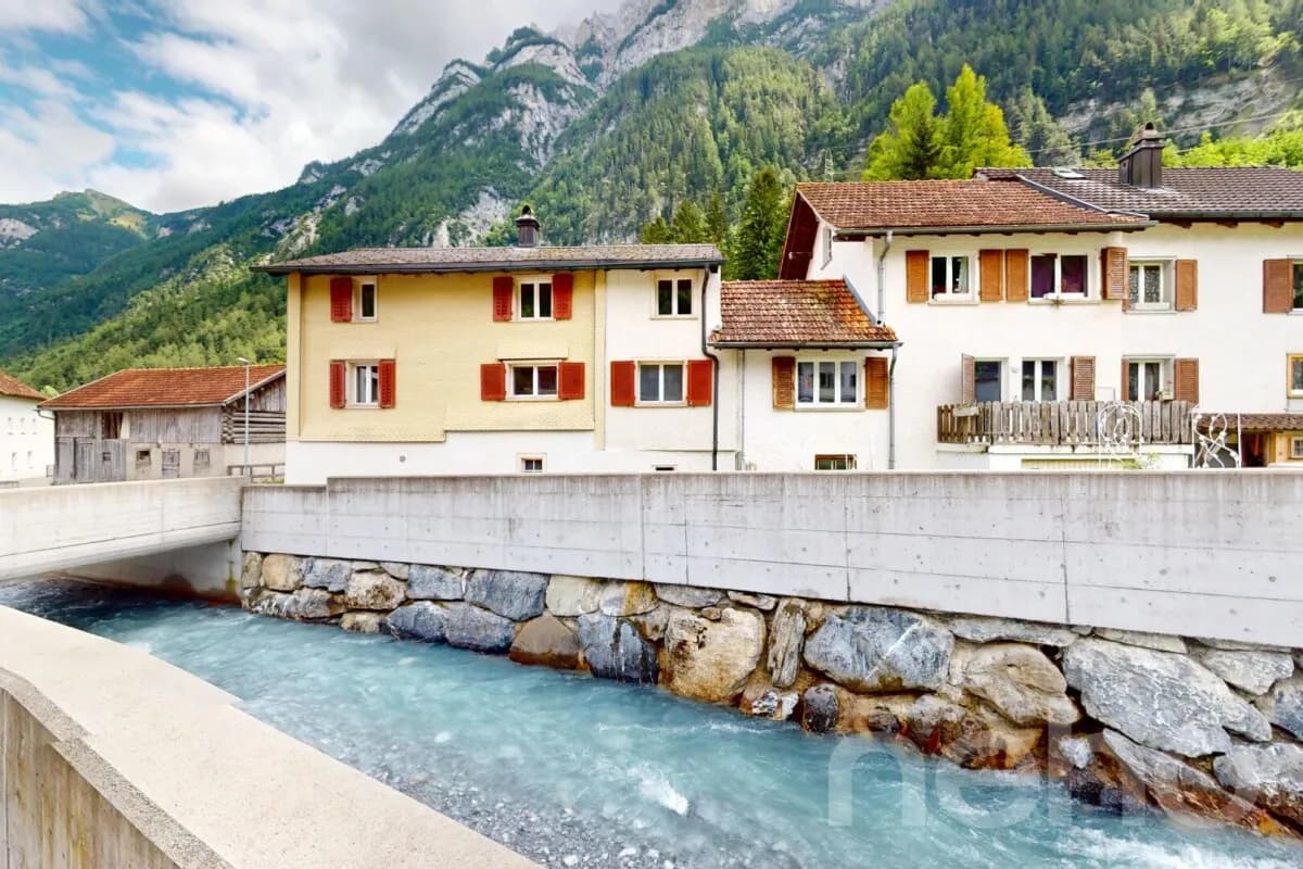 Haus mit Stall und 661 m² Grundstück in idyllischer Lage in Vättis SG